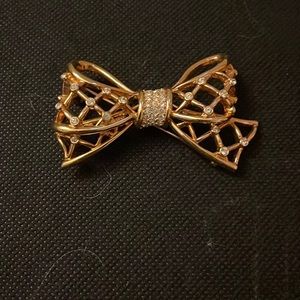 Bow pin